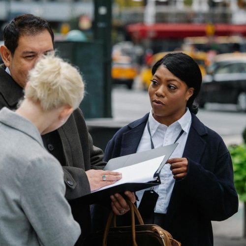 pexels-sora-shimazaki-5669647